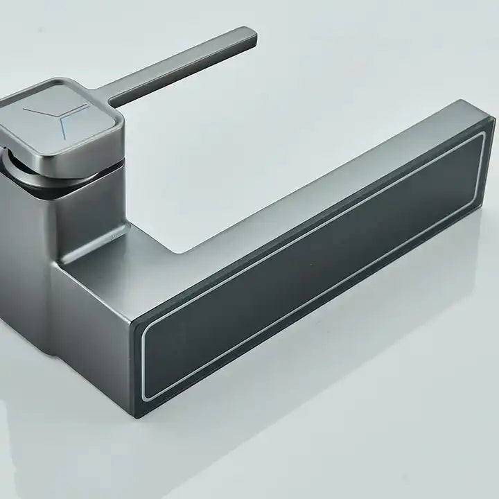 Akıllı Dijital LED Ekranlı Musluk – Sıcaklık Göstergeli Modern Banyo Bataryası