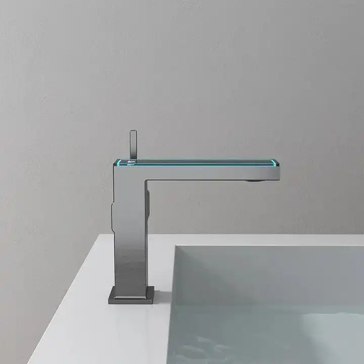 Akıllı Dijital LED Ekranlı Musluk – Sıcaklık Göstergeli Modern Banyo Bataryası