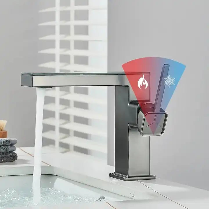 Akıllı Dijital LED Ekranlı Musluk – Sıcaklık Göstergeli Modern Banyo Bataryası