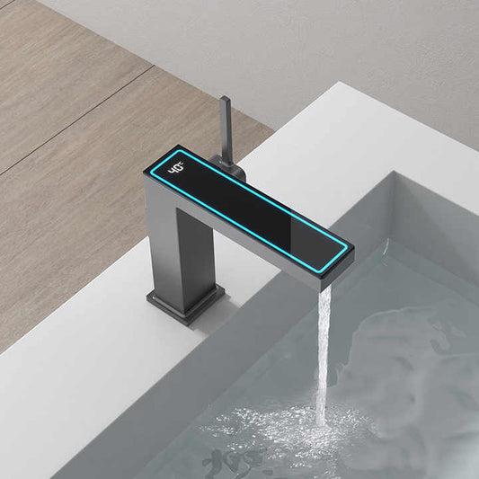Akıllı Dijital LED Ekranlı Musluk – Sıcaklık Göstergeli Modern Banyo Bataryası